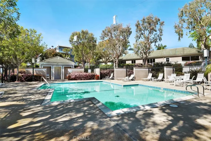 Lots of shade by the pool.