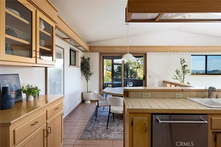 957 Skyline Drive, San Luis Obispo, California 93405