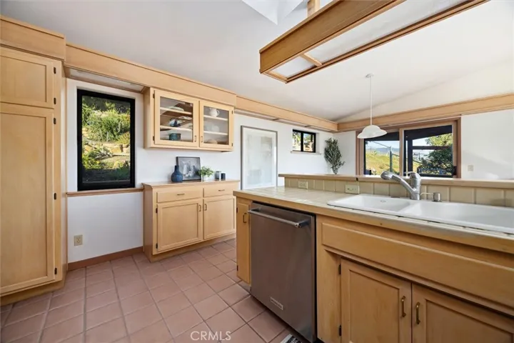 957 Skyline Drive, San Luis Obispo, California 93405
