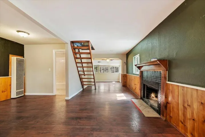 16-Family Room