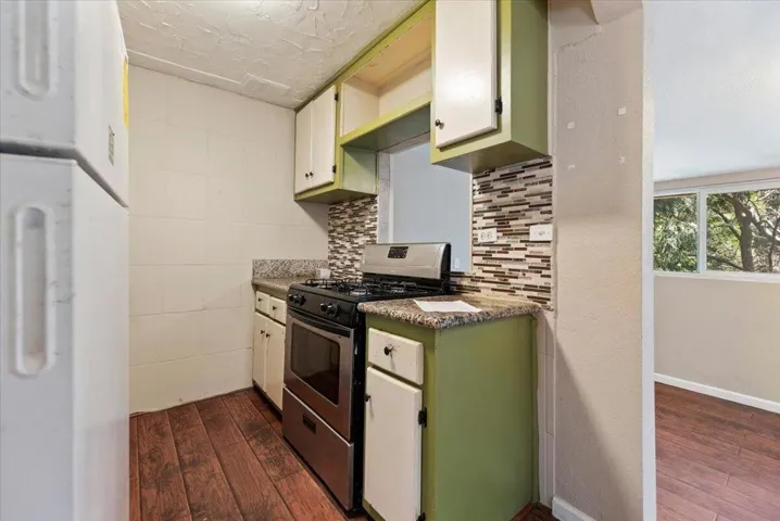 25-Kitchen