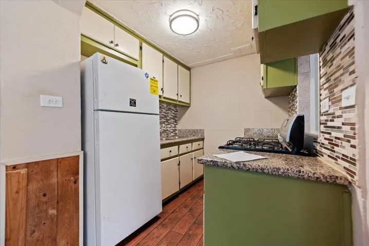24-Kitchen