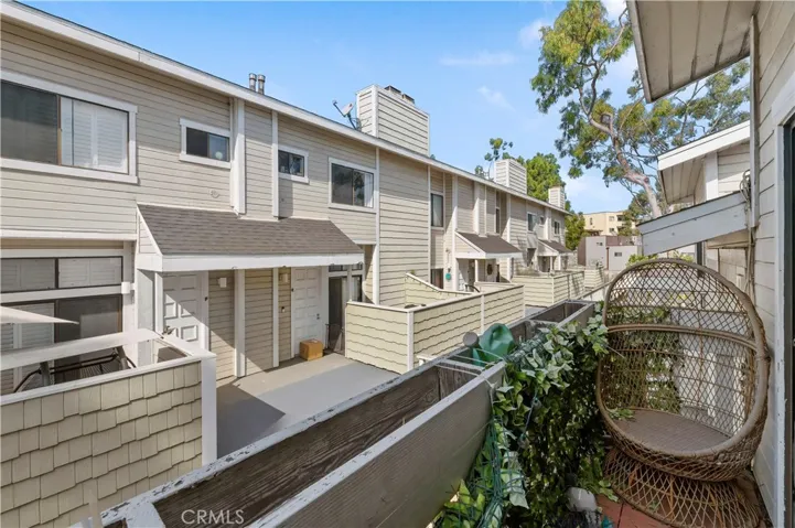 4652 Don Lorenzo B, Los Angeles, California 90008