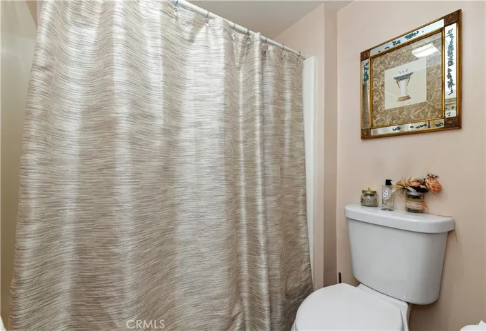 4652 Don Lorenzo B, Los Angeles, California 90008