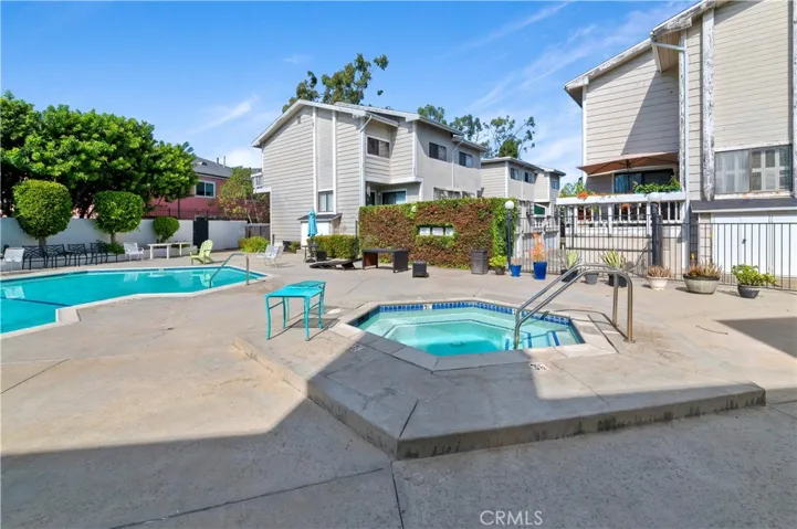 4652 Don Lorenzo B, Los Angeles, California 90008