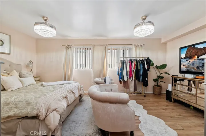 4652 Don Lorenzo B, Los Angeles, California 90008