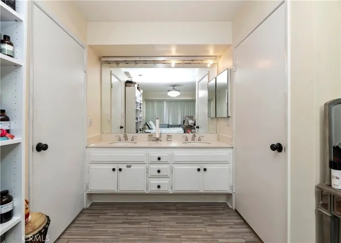 4652 Don Lorenzo B, Los Angeles, California 90008