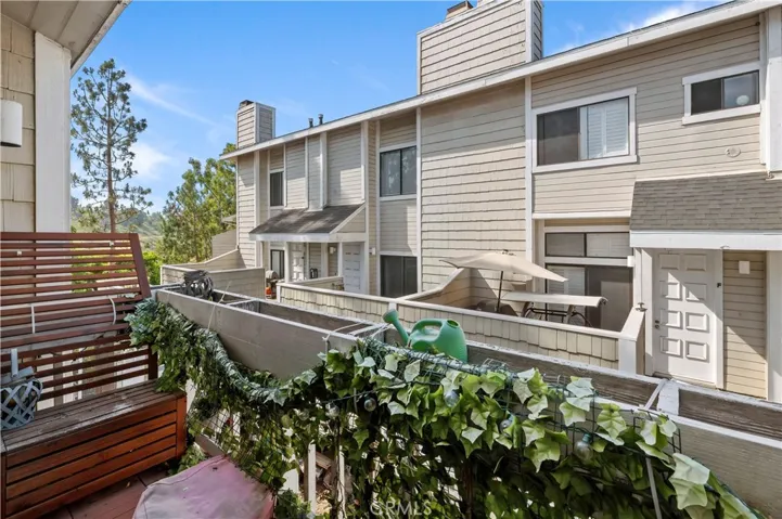 4652 Don Lorenzo B, Los Angeles, California 90008