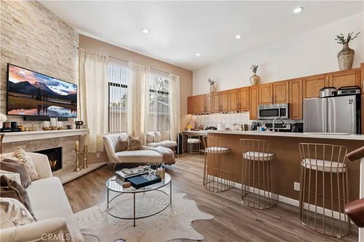 4652 Don Lorenzo B, Los Angeles, California 90008
