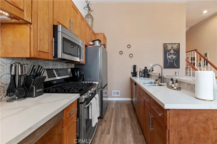 4652 Don Lorenzo B, Los Angeles, California 90008