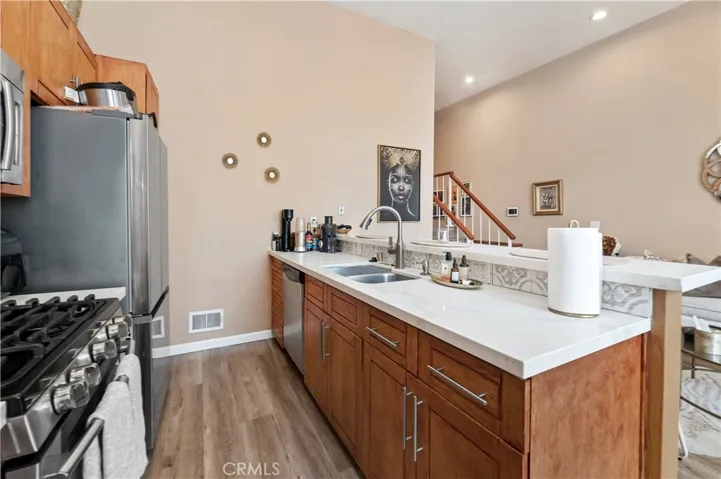 4652 Don Lorenzo B, Los Angeles, California 90008