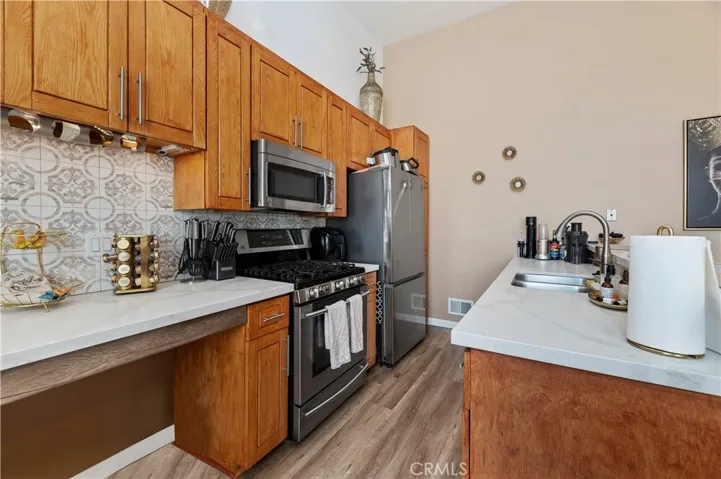 4652 Don Lorenzo B, Los Angeles, California 90008