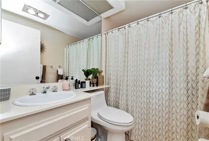 4652 Don Lorenzo B, Los Angeles, California 90008