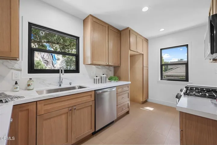 10-web-or-mls-805A0809