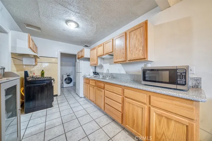 4700 W Imperial, Inglewood, California 90304