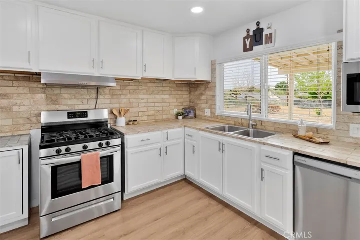 19140 Lenca Road, Apple Valley, California 92307
