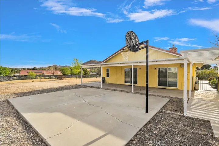 19140 Lenca Road, Apple Valley, California 92307