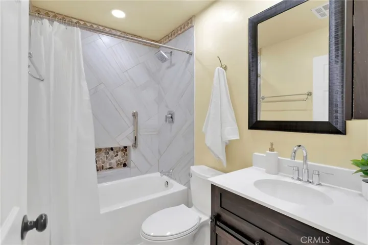 19140 Lenca Road, Apple Valley, California 92307