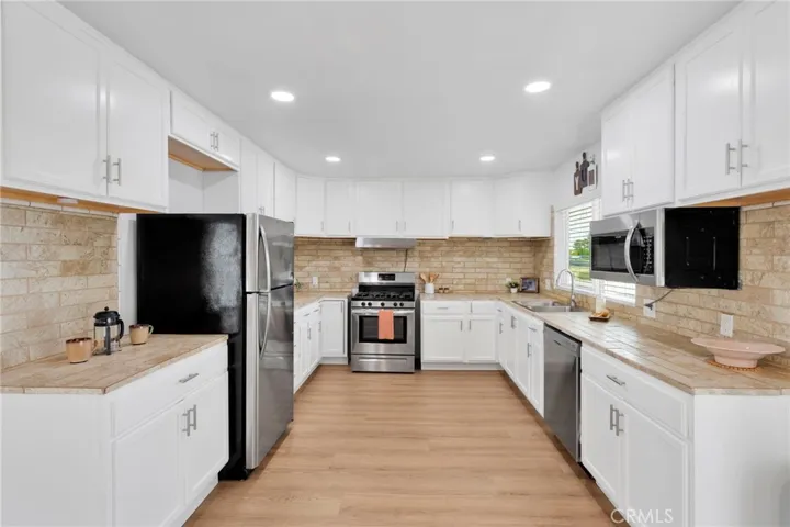 19140 Lenca Road, Apple Valley, California 92307