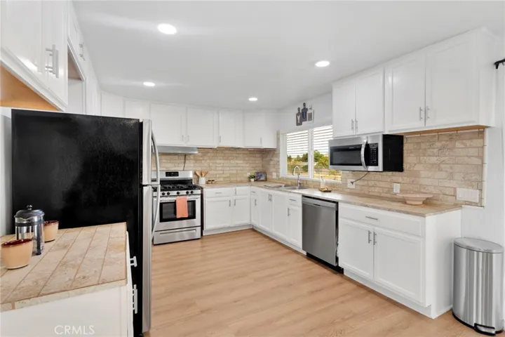 19140 Lenca Road, Apple Valley, California 92307