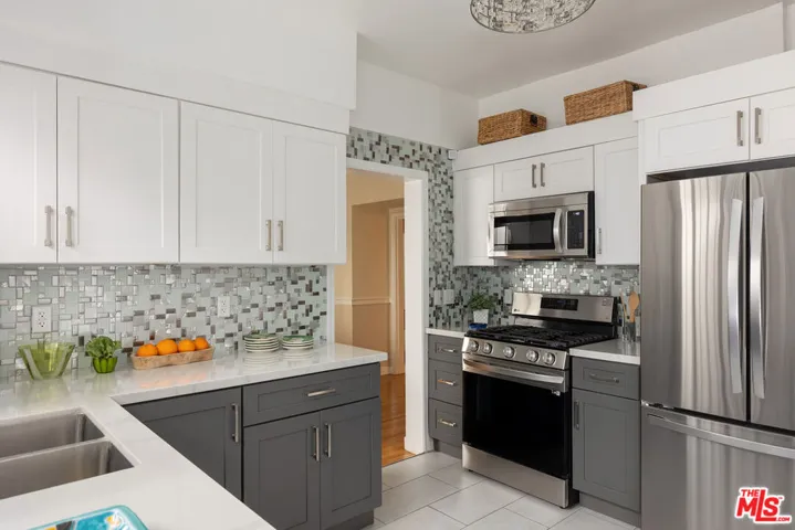 920 S Serrano Avenue, Los Angeles, California 90006