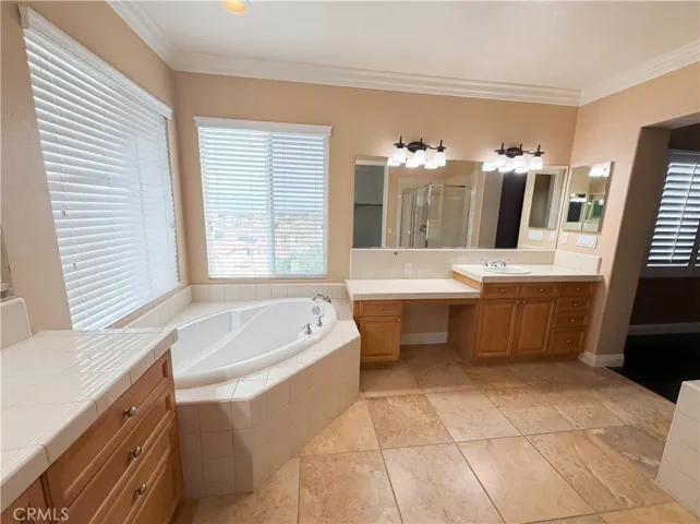 23 Plaza Modena, Lake Elsinore, California 92532