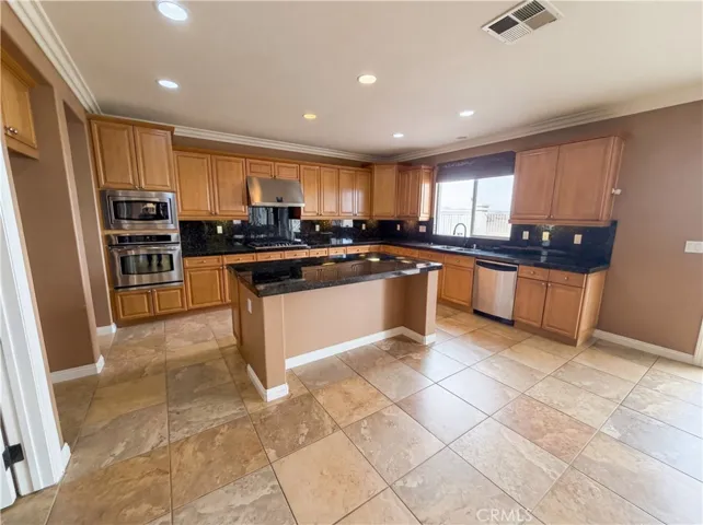 23 Plaza Modena, Lake Elsinore, California 92532