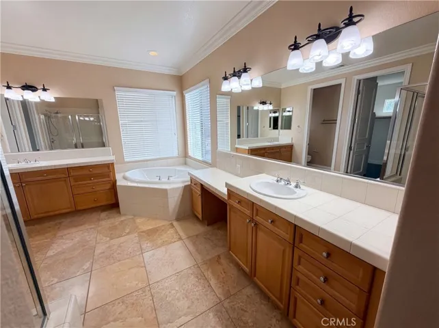 23 Plaza Modena, Lake Elsinore, California 92532