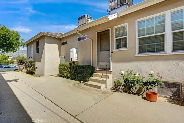 1212 W Victory Boulevard, Burbank, California 91506