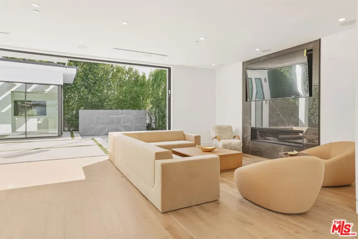 5316 Lennox Avenue, Sherman Oaks, California 91401