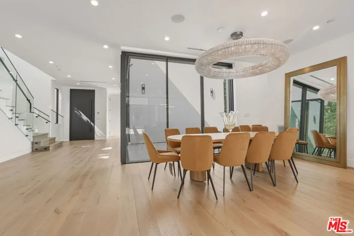 5316 Lennox Avenue, Sherman Oaks, California 91401