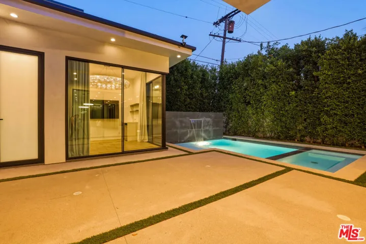 5316 Lennox Avenue, Sherman Oaks, California 91401