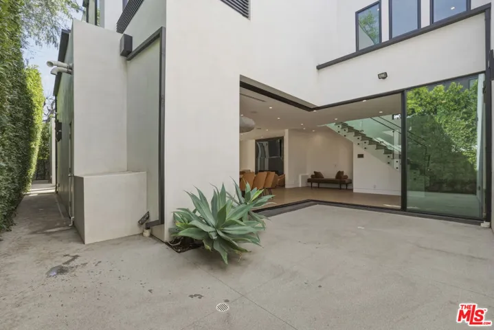5316 Lennox Avenue, Sherman Oaks, California 91401