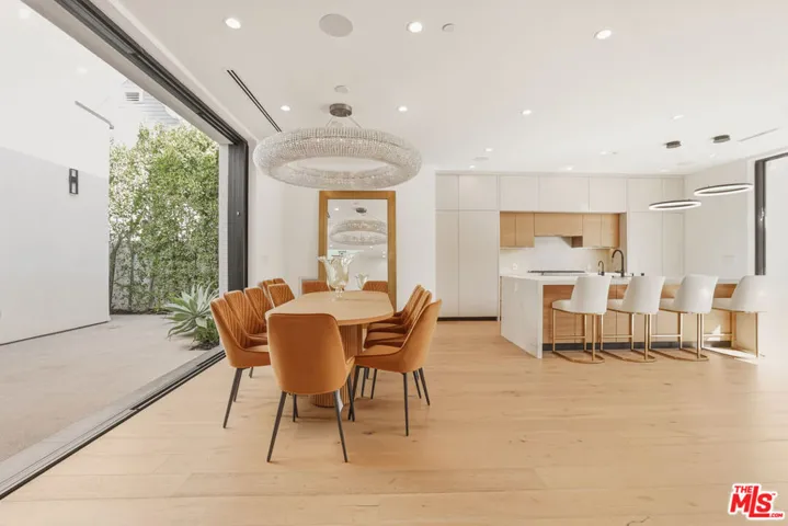 5316 Lennox Avenue, Sherman Oaks, California 91401