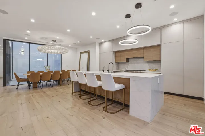 5316 Lennox Avenue, Sherman Oaks, California 91401