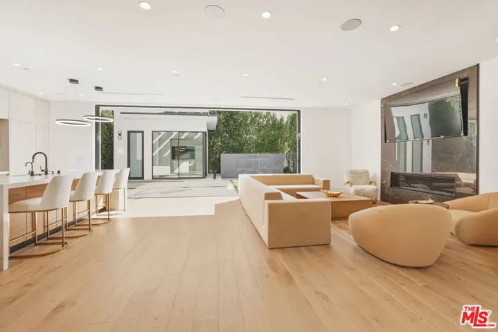 5316 Lennox Avenue, Sherman Oaks, California 91401