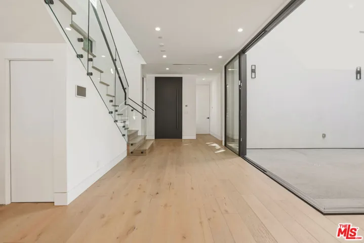 5316 Lennox Avenue, Sherman Oaks, California 91401