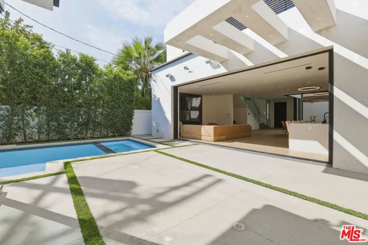 5316 Lennox Avenue, Sherman Oaks, California 91401