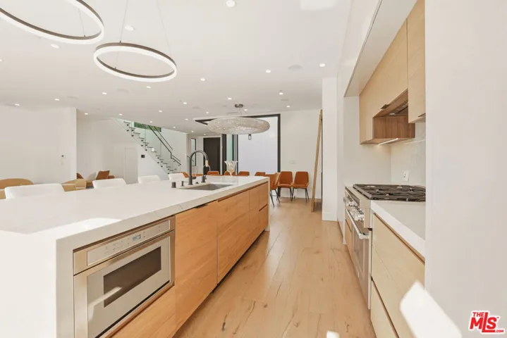 5316 Lennox Avenue, Sherman Oaks, California 91401