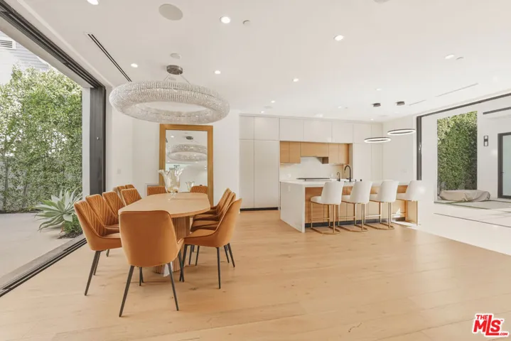 5316 Lennox Avenue, Sherman Oaks, California 91401