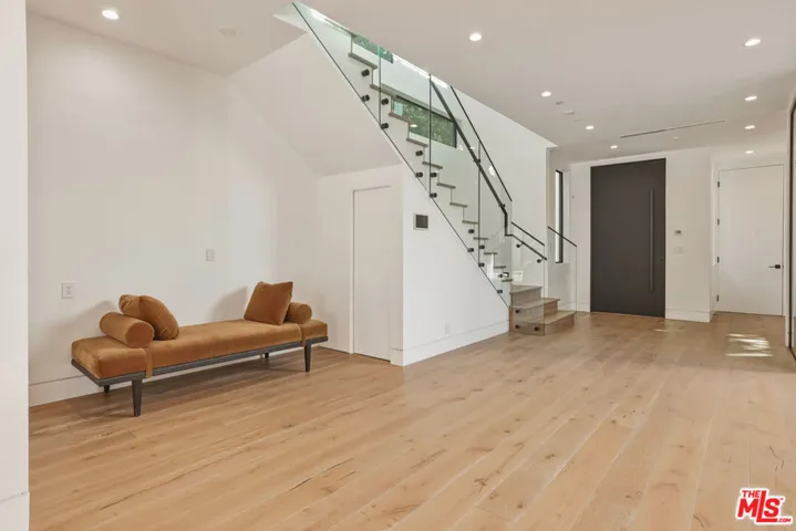 5316 Lennox Avenue, Sherman Oaks, California 91401