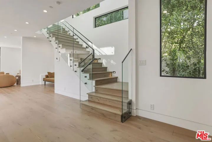 5316 Lennox Avenue, Sherman Oaks, California 91401