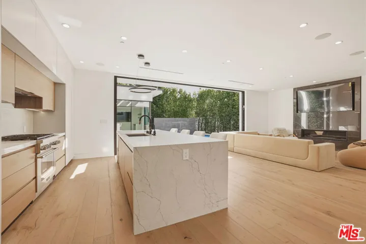 5316 Lennox Avenue, Sherman Oaks, California 91401