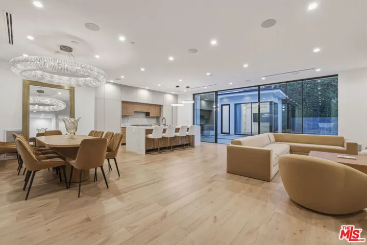 5316 Lennox Avenue, Sherman Oaks, California 91401