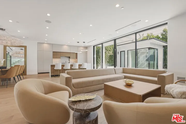 5316 Lennox Avenue, Sherman Oaks, California 91401