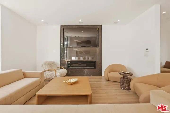 5316 Lennox Avenue, Sherman Oaks, California 91401