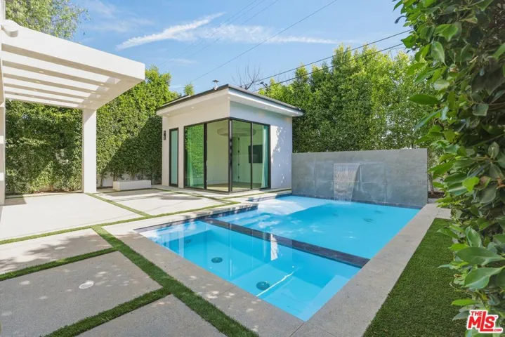 5316 Lennox Avenue, Sherman Oaks, California 91401