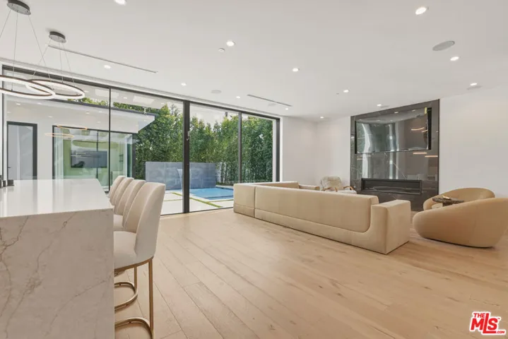 5316 Lennox Avenue, Sherman Oaks, California 91401