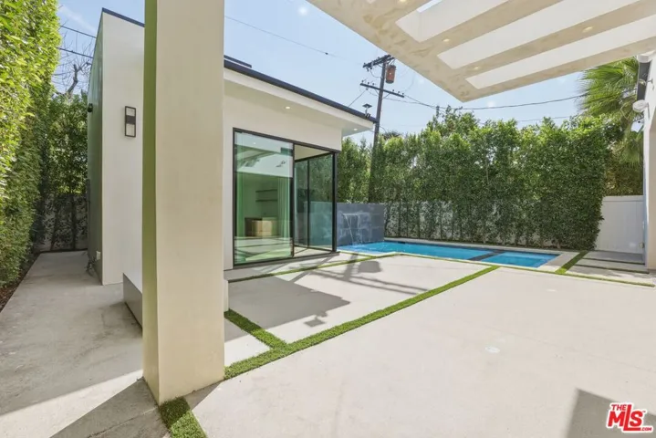 5316 Lennox Avenue, Sherman Oaks, California 91401