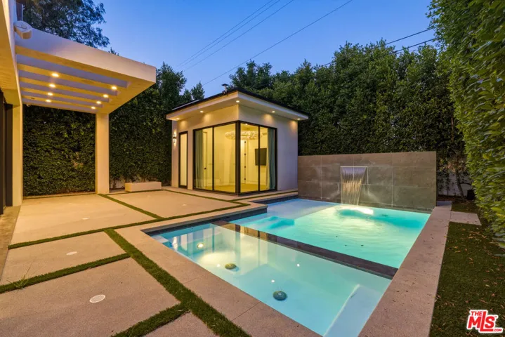 5316 Lennox Avenue, Sherman Oaks, California 91401